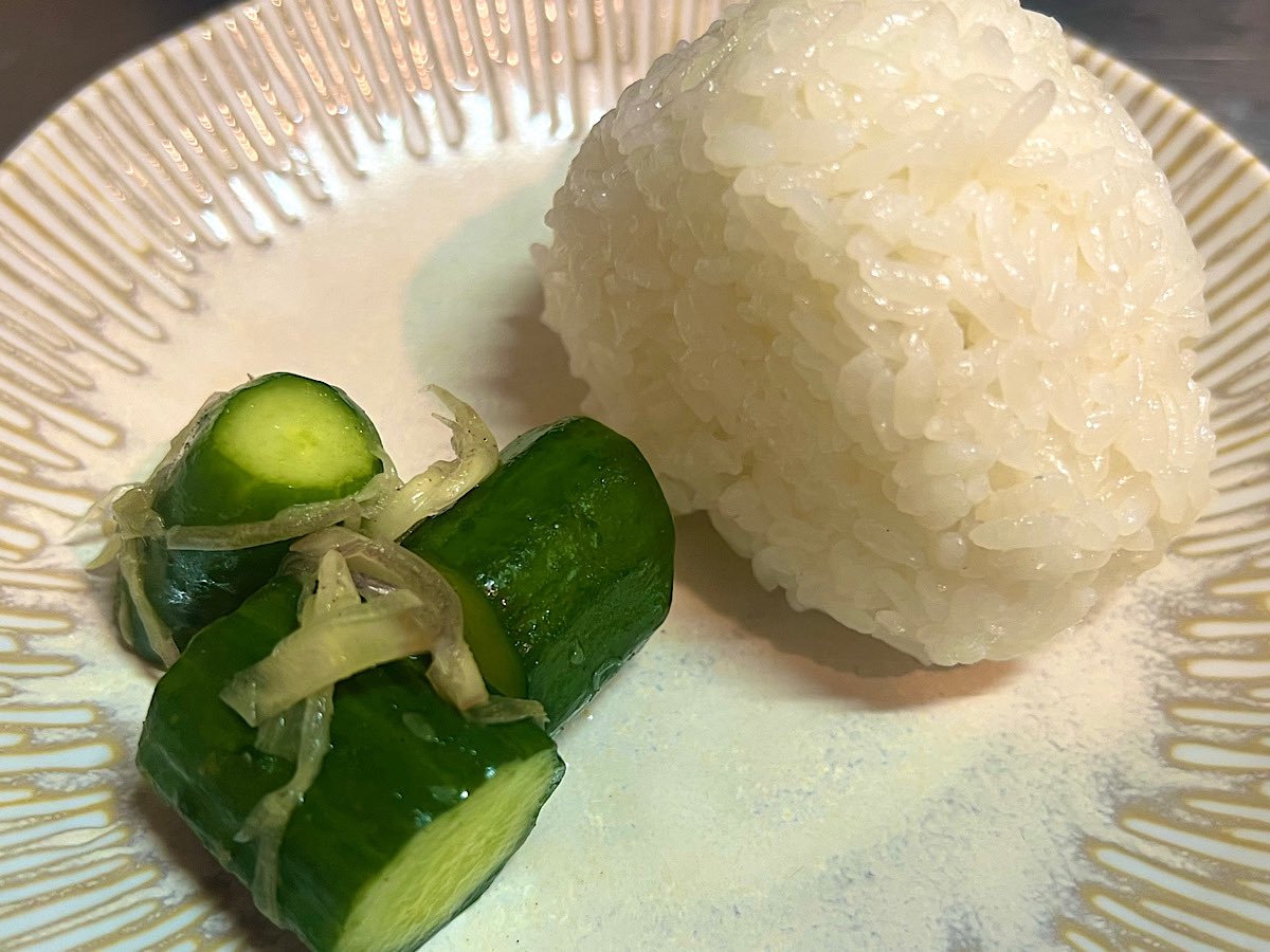 困難な人生でも負けんな。
ある時、閾値を越えればスッと救われるもんなんだ人生ってのは。
それは目に見えない不思議なものだけど。
だから負けんな負けんな。