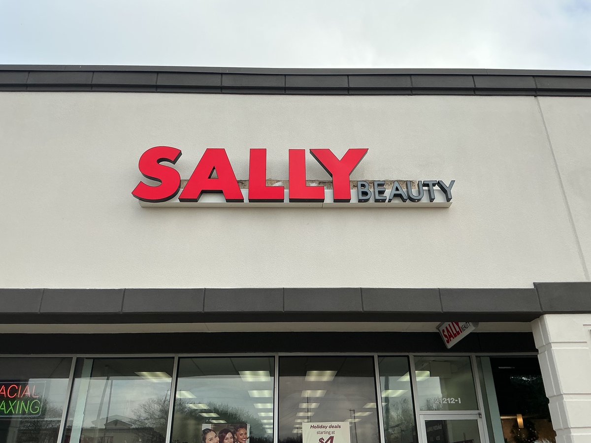 Turmaninc's tweet photo. 1st impressions start before customers walk through the door.  Our team completed a behind the sign  wall restoration—revitalizing the space and bringing it back to life.

#RetailDesign #SignRestoration #WallGraphics #BrandedSpaces #CommercialConstruction #C2CSigns https://t.co/e6mN7ttwo7