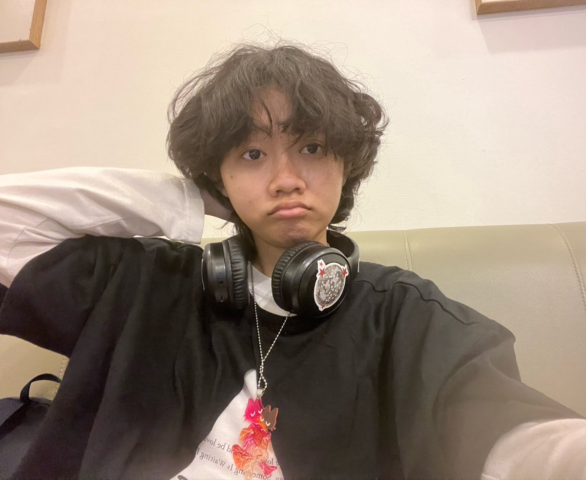 himyholmes's tweet image. pantes tadi Misc bilang “kok kamu hari ini sangat visible?” 🧡🤍🩷 #visibility #week