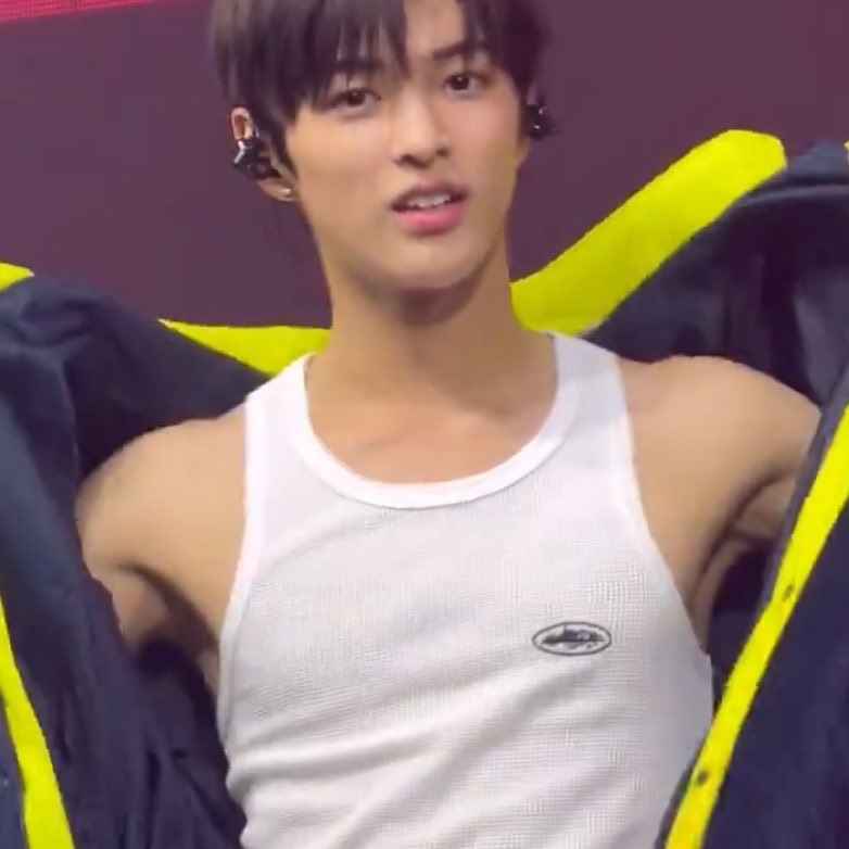 건호 겨드랑이 tweet media