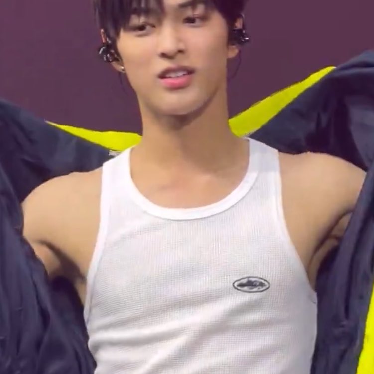 건호 겨드랑이 tweet media