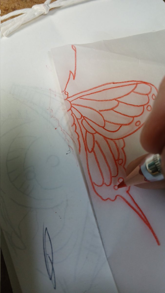 TBY_you's tweet photo. 赤鉛筆
お絵描き
蝶🦋
左右対称
半分描いてから
折って
半分をトレース

#タトゥースタジオ
#タトゥーデザイン
#蝶デザイン
#アナログイラスト
#予約受付中
#tattoodesign 
#Butterflydesign
#drawing https://t.co/0SVlbqjjb8