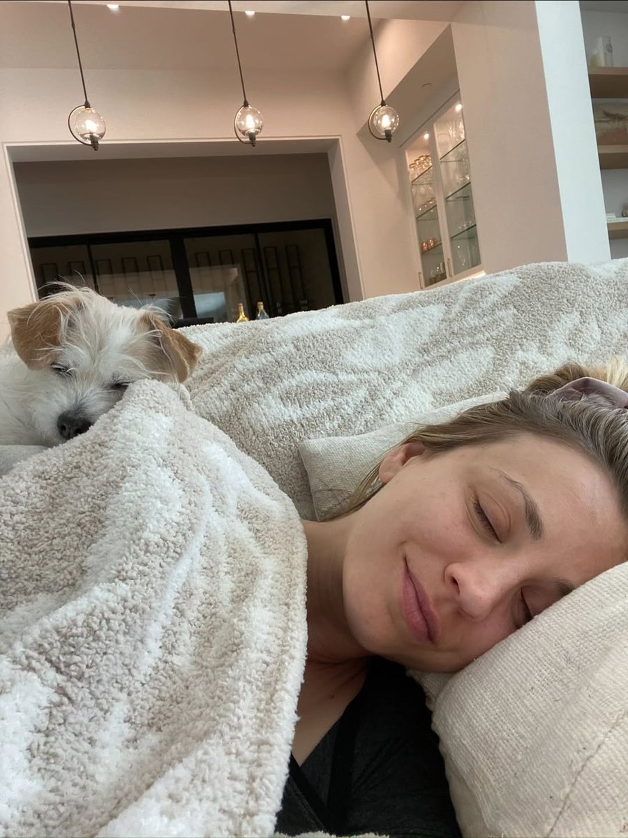 AddictCuoco's tweet image. #KaleyCuoco #doglovers