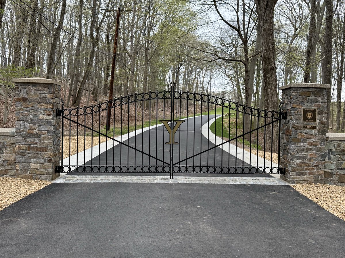 Yale Golf Course tweet media
