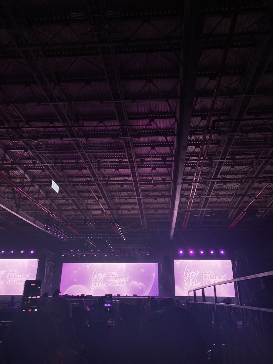 phuong le tweet media