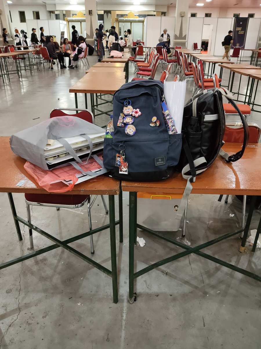 (Kinda late)
Thank you so much Comipara 6 
It was so much fun. Met many moots, fav artists, art trade, and buy some comics &amp; merch. 

See you in the next event ✨🫶✨