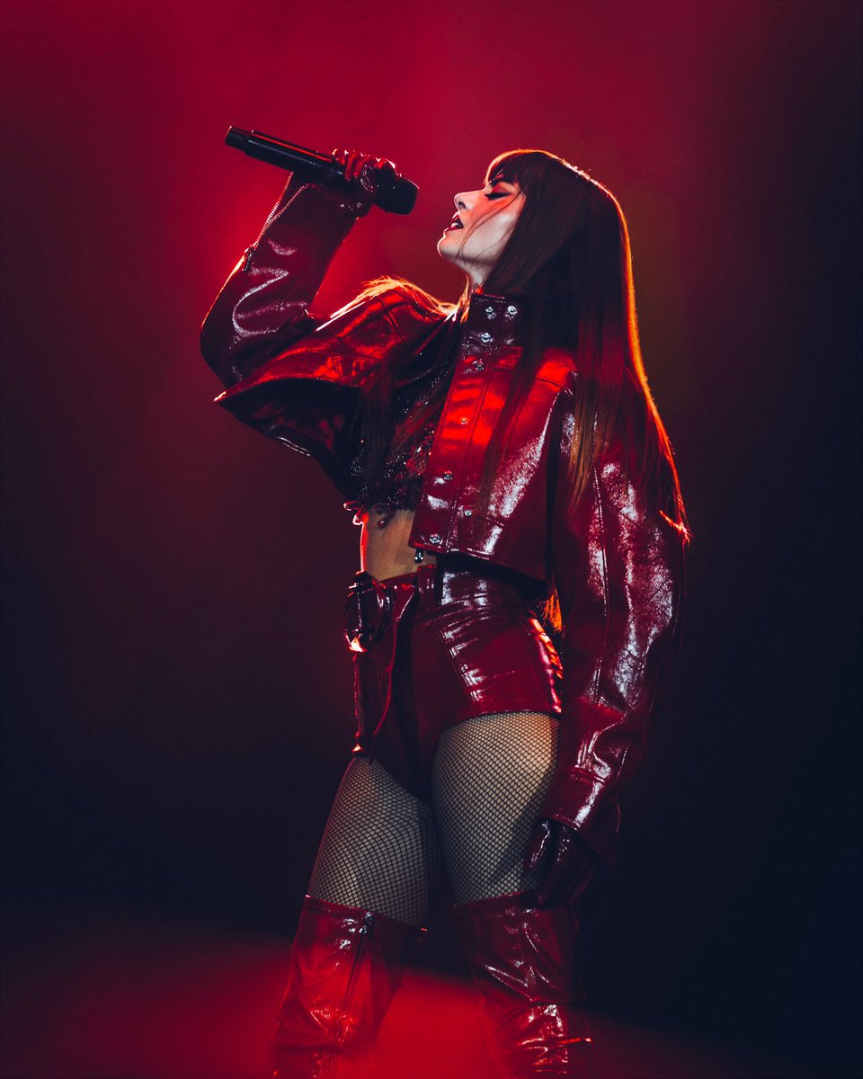 Ci siamooooooo 🐦‍🔥 
Sono state giornate intense ma finalmente questa settimana riprendiamo il nostro viaggio 🐎 
Si riparte giovedì da Genova e poi sabato e domenica arriviamo a Mantova… Pronti? 
Ultimi biglietti: ticketone.it/artist/annalis… 

#MaNoiSiamoFuoco
#CapitoloII