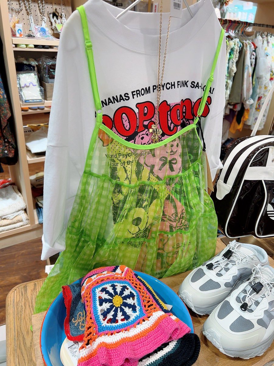 dadatenn's tweet photo. たまたま服屋さん見てたんやけど
これあいきゃん着てた服じゃね？？
実物めっちゃ可愛い🙄🫶🫶🫶 https://t.co/MnLf5senqj