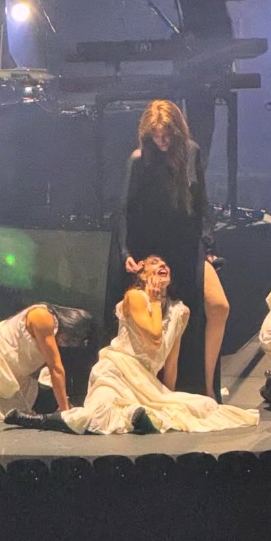 chiara🪉 EVERYBODY SCREAM!!!👠 tweet media