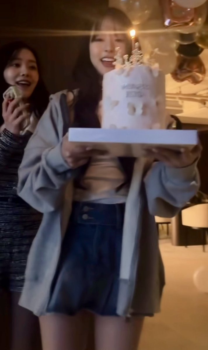 ann 🌻 tweet media