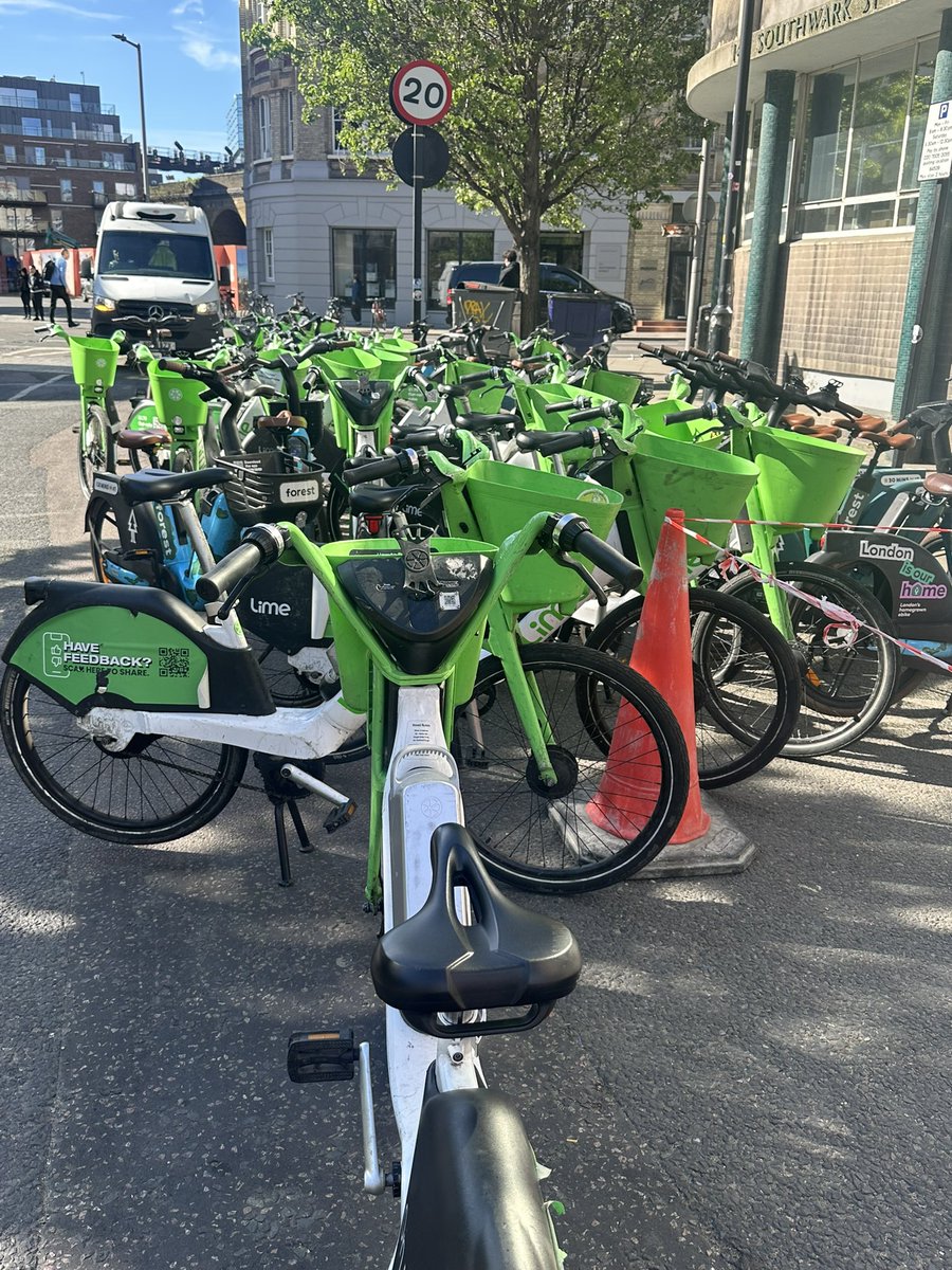 Se1Banksider's tweet image. @limebike @forestbike_uk @lb_southwark @VMMChamberlain  Ebikes left in a mess on Hopton Street SE1 is unacceptable. They are taking up half the road &amp;amp; block access to a private entrance. We have a huge building site on this street with big trucks.Please remove #ebikes #southwark