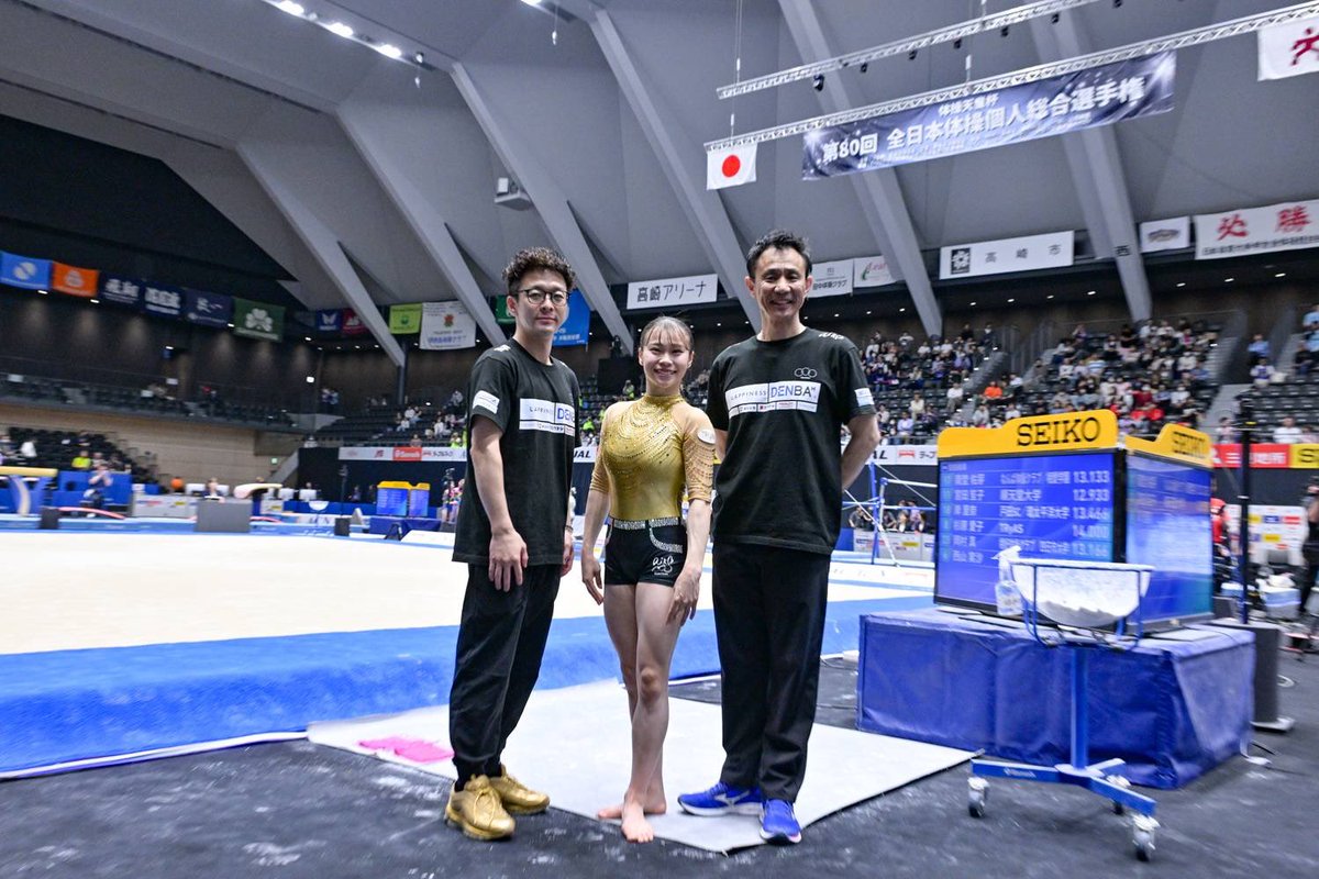 loveco_smile's tweet photo. 全日本個人総合選手権大会、応援ありがとうございました🙇‍♂️🙏

怪我なく無事に終えることができ、本当にホッとしています。

いつも支えてくださる先生方、トレーナーの皆様、日頃からサポートしてくださるスポンサー企業の皆様、家族、そしてどんな時でも応援してくれるファンの皆様のおかげで、最後のゆかまで諦めず、自分らしく楽しんで演技することができました🥹✨

今大会を通して、自分の気持ちの弱さにも改めて気づくことができました。
NHK杯に向けてもう一度自分と向き合い、怪我に気をつけながらさらに成長できるよう頑張ります🙌

これからも応援よろしくお願いします🙇‍♂️

ちなみに…アイタードはどっちの色が好きですか？🤭
⁡
写真:ⒸNorikazu OKAMOTO

#全日本 #体操 #感謝  #NHK杯 #アイタード