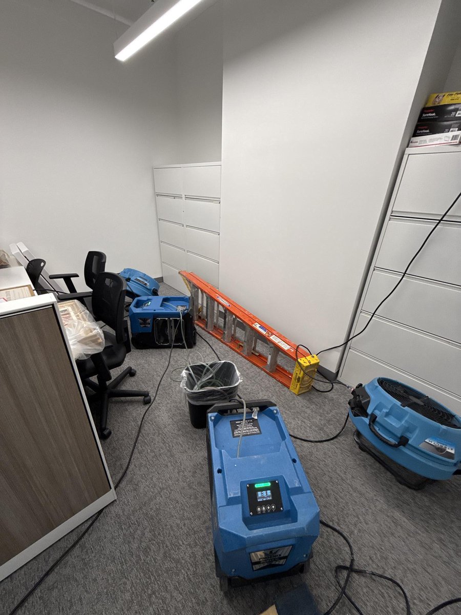 Viktortn's tweet image. Water damage in an office can’t wait. Our team set up commercial drying equipment fast to reduce downtime, protect contents, and move this space toward dry-out safely and efficiently. Aqua-Pro Restoration is ready 24/7. #WaterDamage #CommercialRestoration #EmergencyResponse