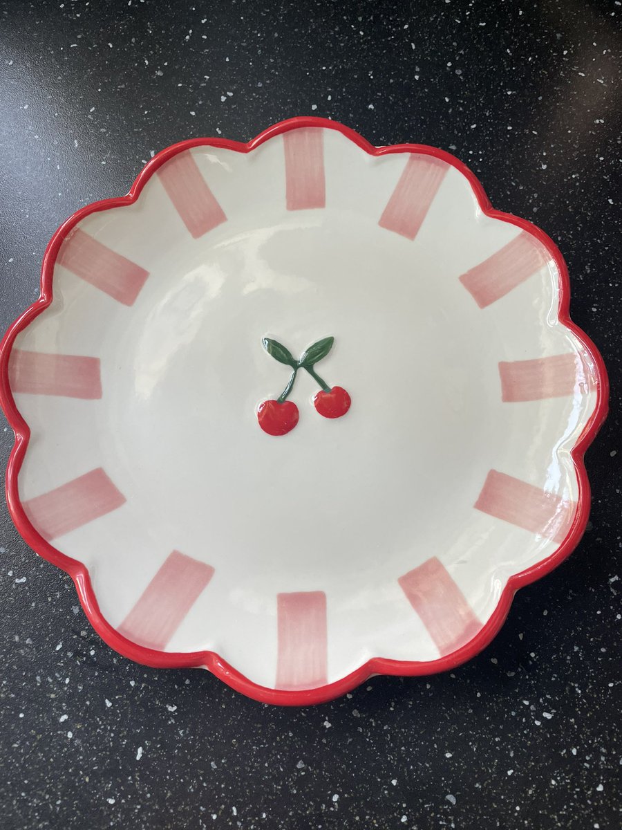 devereux1655's tweet image. Lunch break walk and scone 👍🏼🌳🚶🏻‍♀️#lunch #walk #trees #crockery #Treeclub #food