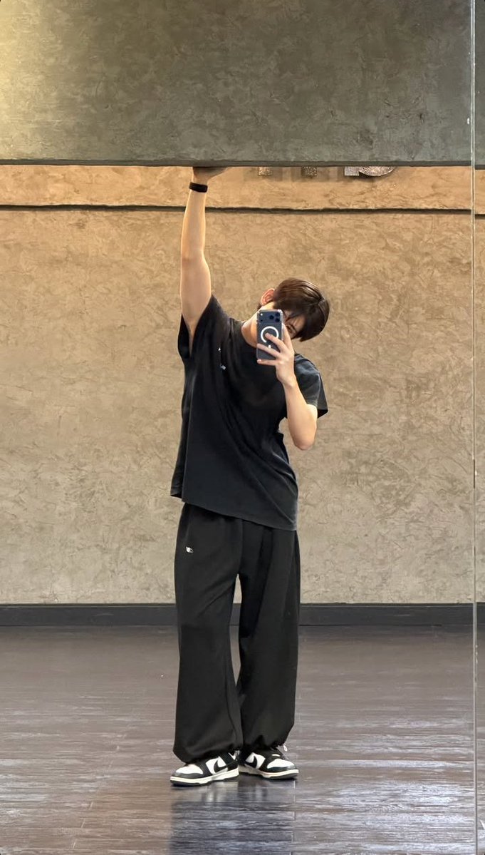 คิดถึงมากไหม???

*ไถทวิตจนนิ้วถลอกค่ะลูก ( รูปนี้หล่อมาดแมนมาก ) 🤭🤭🤭

WE MISS LEADER JAMESSU
#MissYouJamessu 
#JamesSu