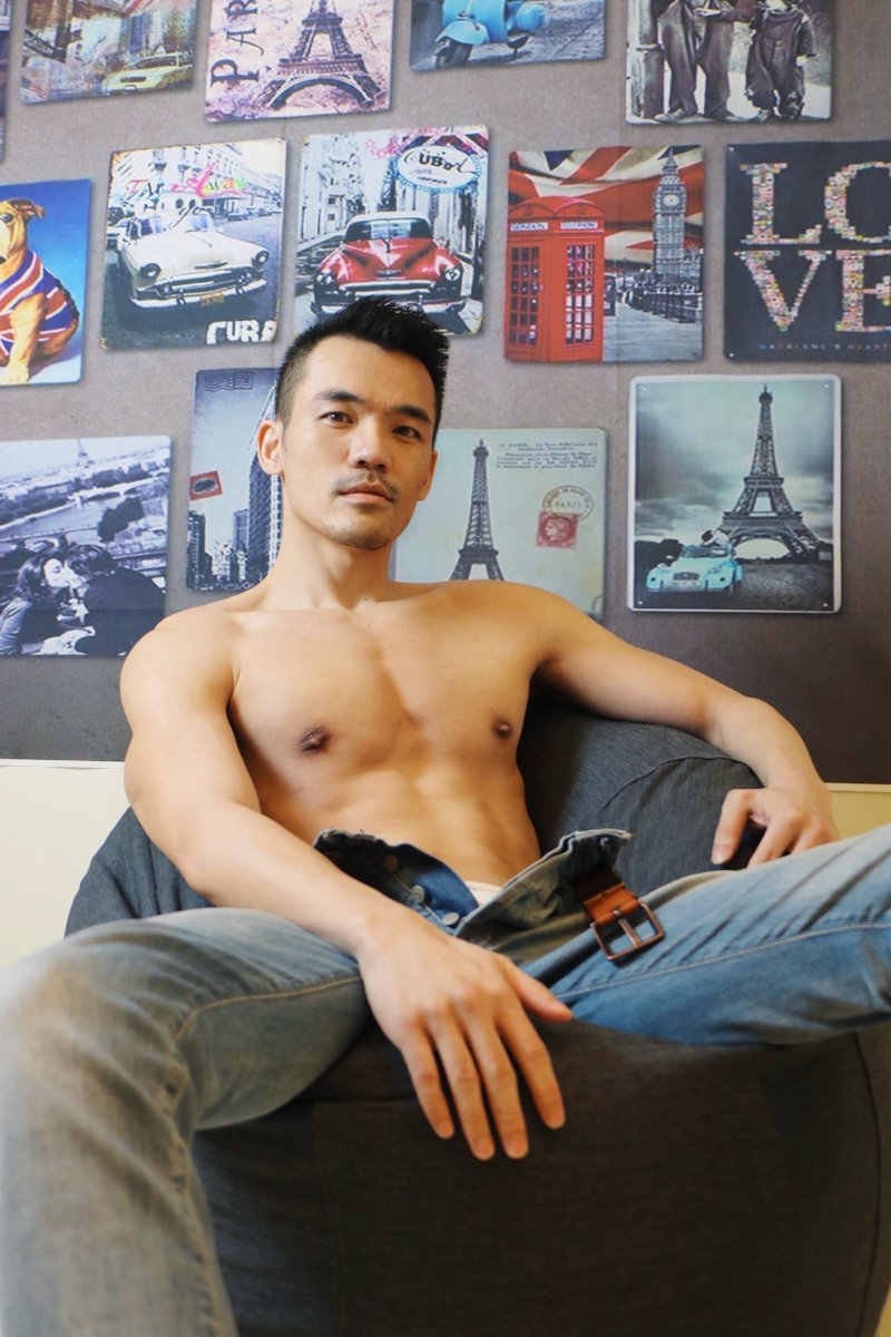 Taipeispagent's tweet photo. Taipei Spa Gent 的 G 師傅

178/70kg 熟男一位 

台北男士SPA

現役師傅｜6��以上經驗  
擅長放鬆 × 深層 × 互動感

到府 / 工作室｜預約制  
Only for men  

有需要可以私訊
#按摩師 #spa https://t.co/jJqcHgYuvJ