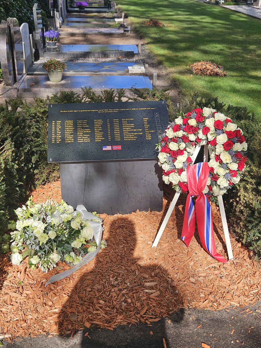 Romaboy68's tweet image. Monument voor de vergetenen.

Dankzij de stichting #wewillremember is op #poppyday dit monument geplaatst voor de geallieerden die hier ooit hun tijdelijke graf hadden. @CWGC #Lestweforget #Harderwijk #WW2 #WWII #History #Norway #USA #failedtoreturn #Memorialday