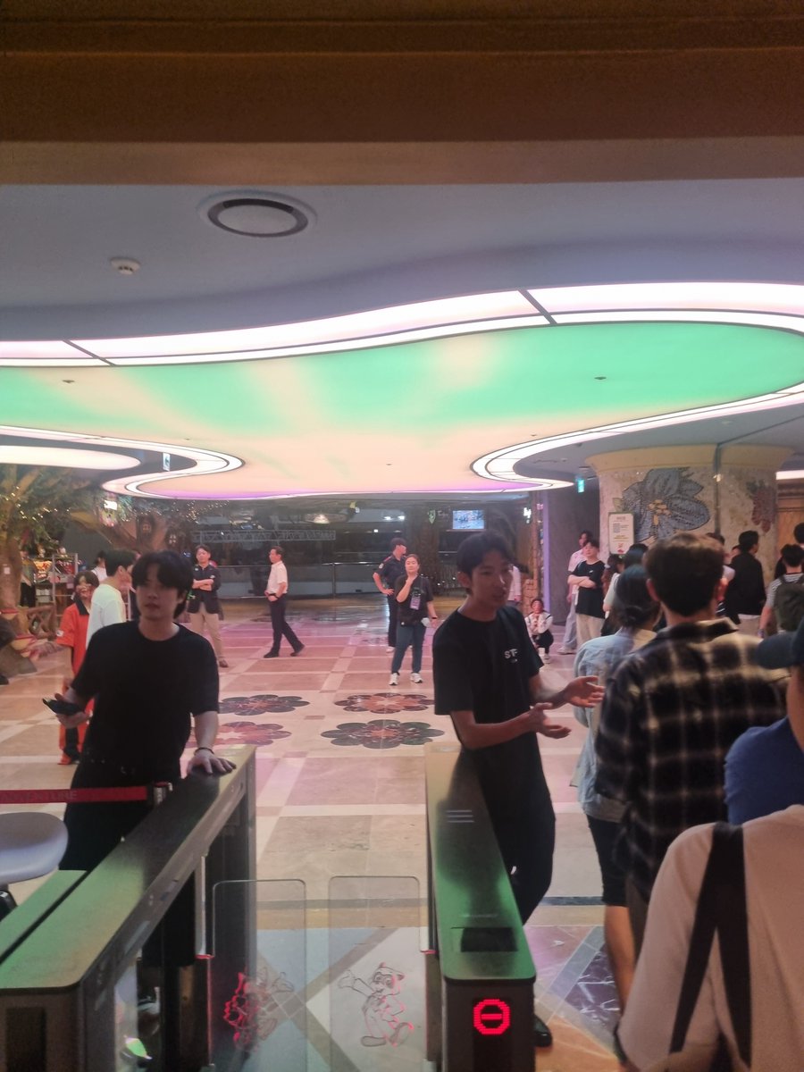 항상 먹여줬고 사람들 행복하게 해줬고 아직 아무에게도 피해입힌적 없는데 수많은 피해입힌 밈코인 프로젝트나 저격하세요 ㅋㅋㅋㅋㅋ