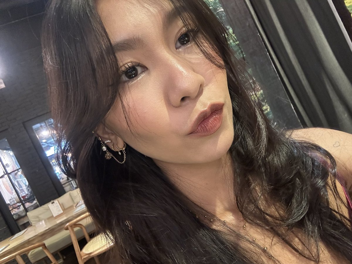 ischimendoza's tweet photo. hai :> busy ba kayo this saturday, apr 25? may gig ako sa dinalan coffee, taft!!! sana makapunta kayo 🥹 long set ako nun &amp; may papamigay aku !! + fandom bonding rin :> 

pwede kayo mag invite ng friends or lover yihieee ^_^ bili na kau tickets dito ~ https://t.co/nMpeWZVLBA https://t.co/oKfxd4gmq0