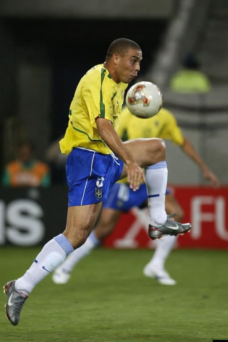 🇧🇷 R9. 2002. 🤩