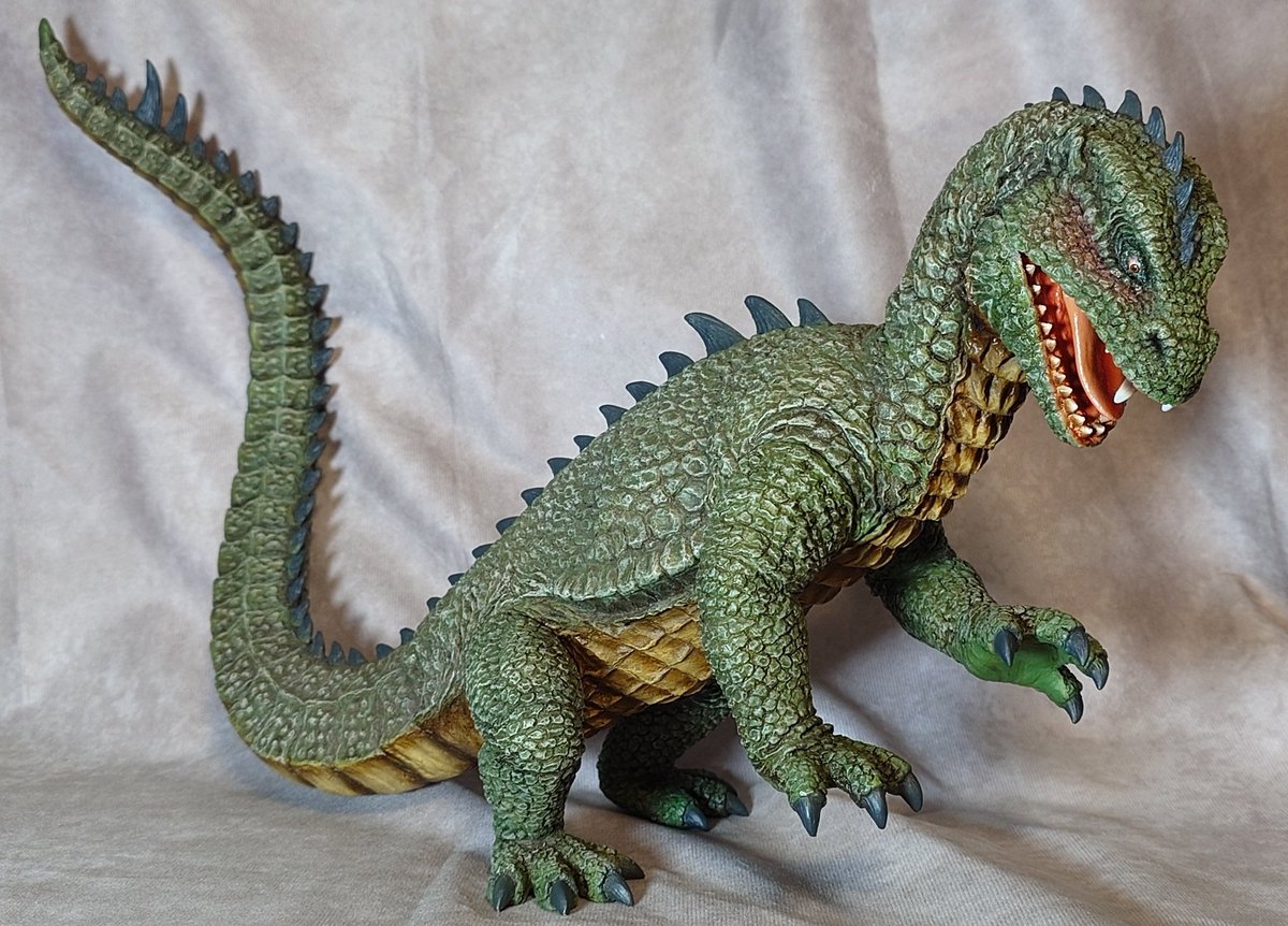 Goji_Kebyo's tweet photo. スターエーストイズ
リドサウルス
ソフトビニールキット

依頼者様からOKいただきました！
原子怪獣リドサウルス。まさか塗れる時が来ようとはなぁ。ご縁に感謝！

モノクロ作品故、色は殆ど未知数なところでしたがオーダーとしては緑メインであとはお任せしますとのことでした。
ちょっと取り掛かりも作業も遅くなってしまってご迷惑をおかけしてしまいましたが、イメージの共有はスムーズに行えたのでとても楽しく製作できました!