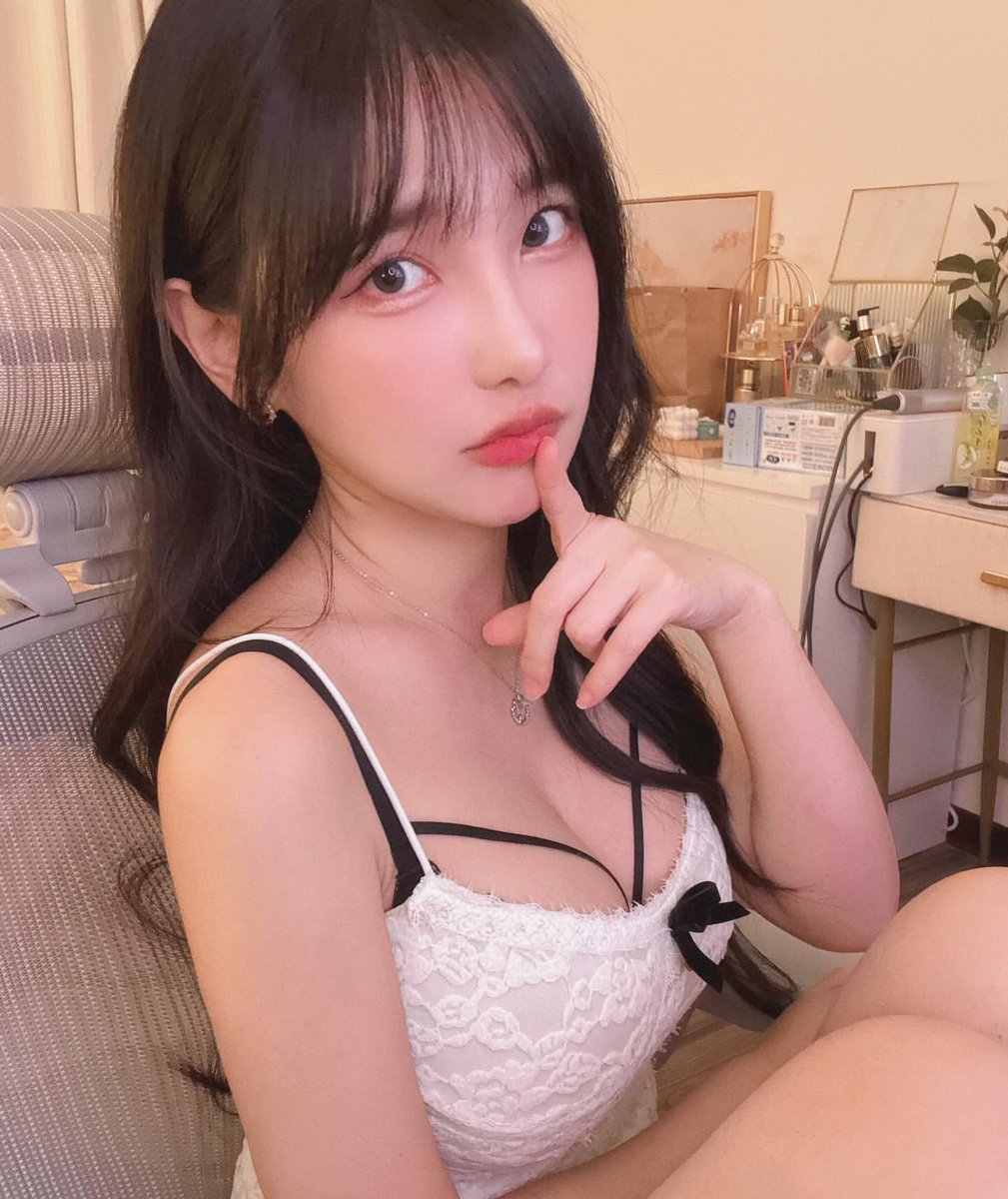 Fdkdjufye's tweet photo. 哥哥说想不戴t做一次  他不会射里面的，结果还是🐍里面了  他说没忍住。。。。我想知道这是故意的吗？？ #香港 #HongKong #香港約炮 #香港按摩 #ptgf #香港線下 https://t.co/3MuxIcFW9p