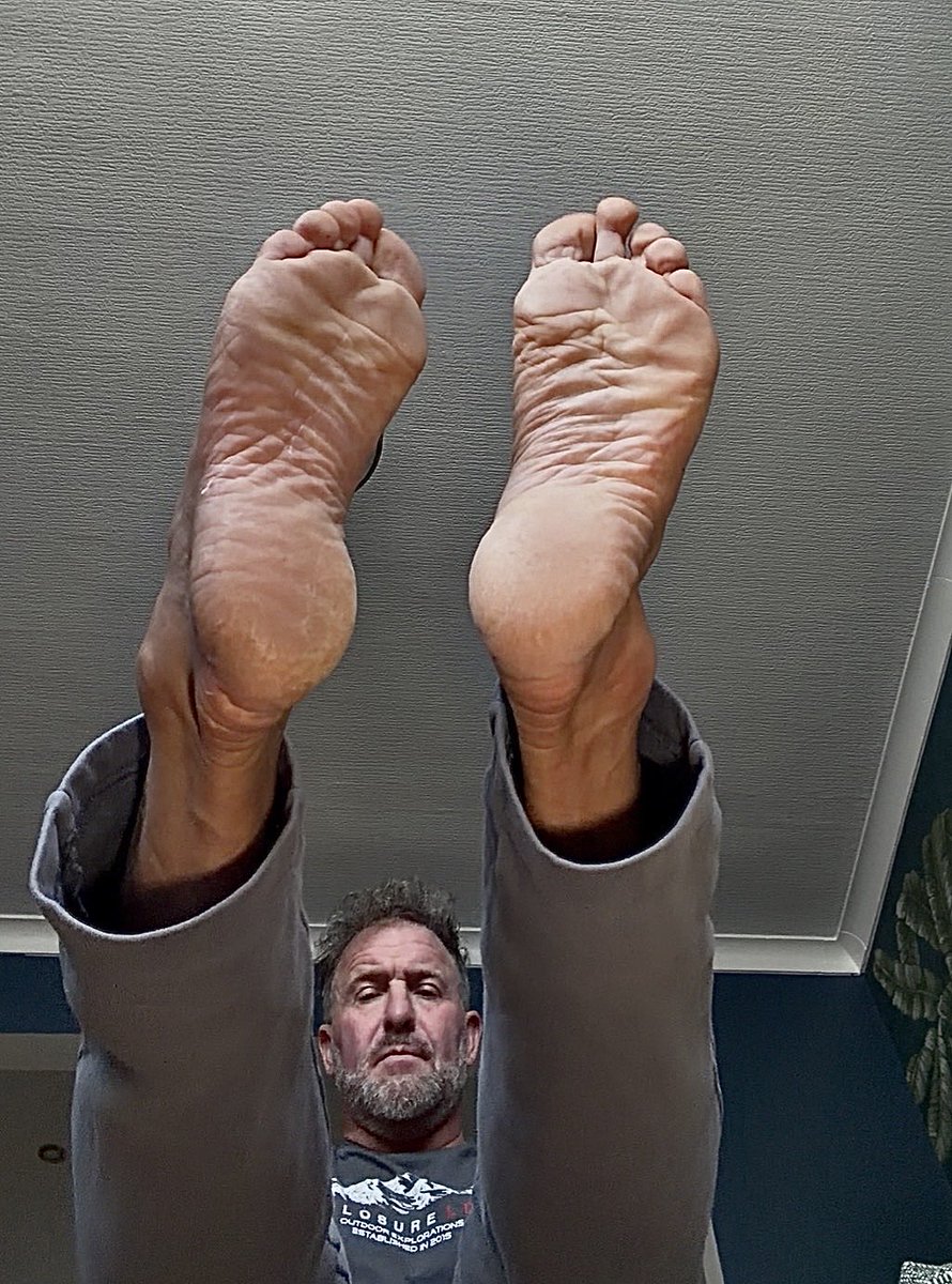 On your knees and worship these musky , mature , British feet 🦶 

#stompfetish #tramplefetish #crushfetish #bootworship #bodybuilderdom #findom

#alphafeet #footmaster #feetvid #feetpic #malefeet