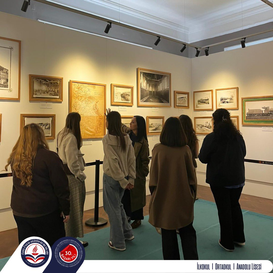 Tarihin izinde, edebiyatın rehberliğinde 🌿📚
Öğrencilerimiz, tarih ve edebiyat öğretmenlerimiz eşliğinde Yıldız Sarayı’nı keşfe çıktı. Geçmişin izlerini yerinde görerek öğrenmenin heyecanını yaşayan öğrencilerimiz, kültürel mirasımızla daha güçlü bir bağ kurdu.
#YıldızSarayı