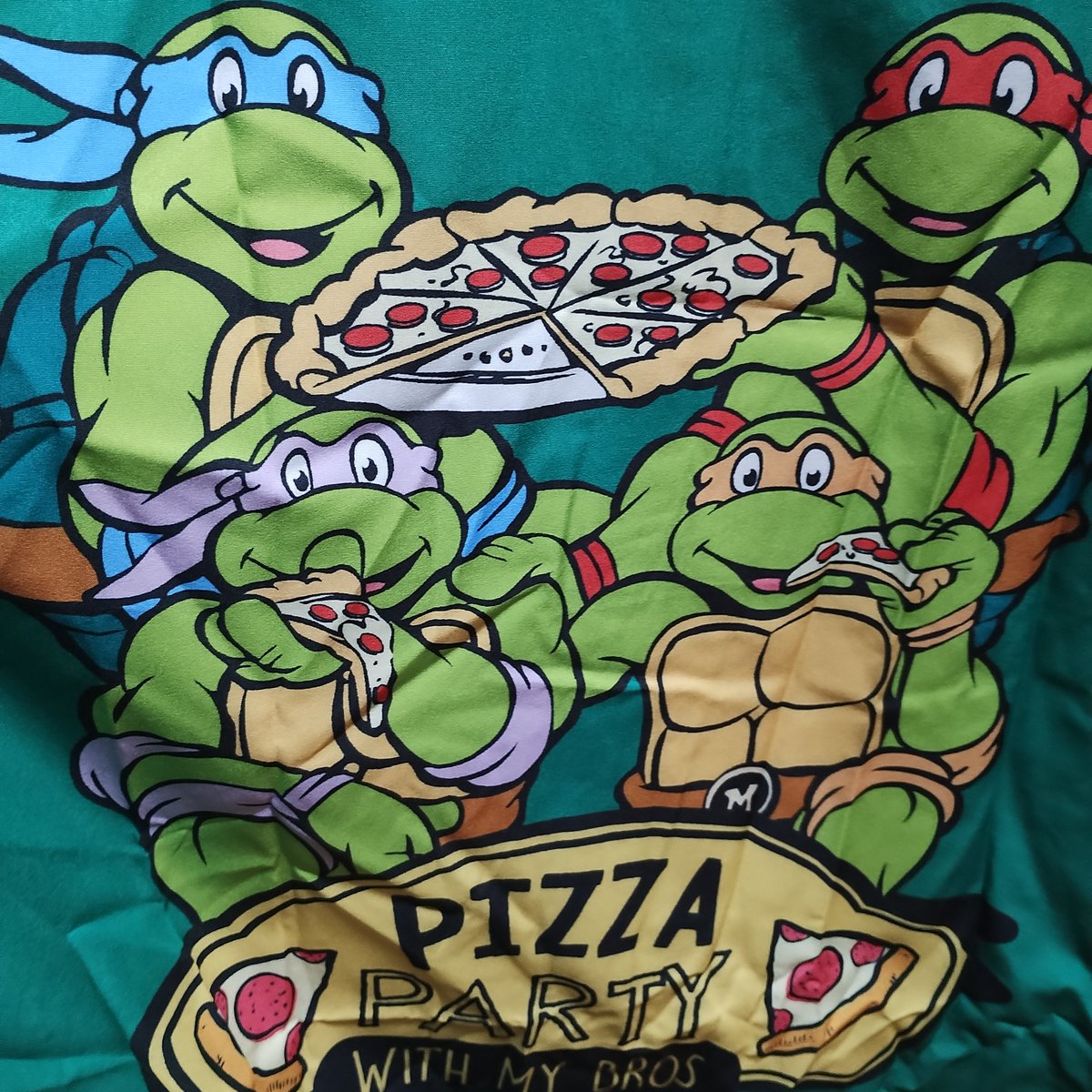 2cK4NN28ne54557's tweet image. cute!!!!!!!!!!!!
服とアクキーを買ったんだけど超可愛い！
 #tmnt