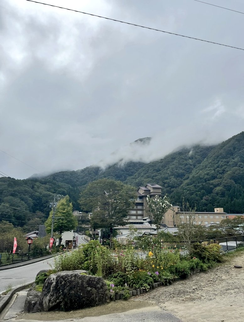 kotonoha_dakot's tweet photo. 📻#町田政則の語りの小部屋
本日22時に配信開始⏯️
https://t.co/Pua3XrbZkA

💎 #小山美幸 @natadecoco99mk 

昔長野旅行に行った時のもの。
ゆったりとした時間ていいですよね✨
夜型で朝が苦手なのに、朝方の澄んだ空気は好きです（そんなに早く起きられないけど🙄） https://t.co/EBChtEqJtN