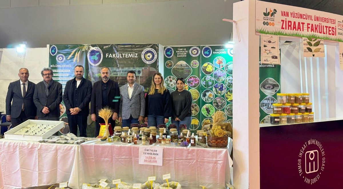 HaberVANYYU's tweet photo. Van Yüzüncü Yıl Üniversitesi Rektörü Sn. Prof. Dr. Hamdullah Şevli, DAP Başkanı Sn. Halil İbrahim Güray ve DAKA Genel Sekreteri Sn. Mehmet Emin Çakay ile birlikte 16. Van Doğu Anadolu Tarım ve Gıda Fuarı’nda Üniversitemiz Ziraat Fakültesi standını ziyaret etti.

Ziraat Fakültesi Dekanı Prof. Dr. Murat Tunçtürk’e, fuara katılım ve katkılarından dolayı organizasyon firması tarafından plaket takdim edildi.

@hsevli
#VanYüzüncüYılÜniversitesi
#VanYYÜ
