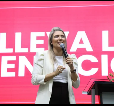 🙏 MILAGRO LIBERTARIO EN NEUQUÉN
La senadora libertaria Nadia Márquez declara no tener casa propia, pero su familia levanta un templo de lujo de 8 mil metros cuadrados en una de las zonas más caras de Neuquén. Colegios, medios, iglesia y denuncias por estafas rodean al clan.