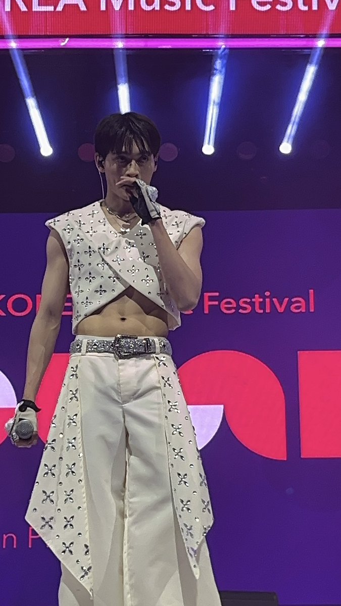 wosicin's tweet photo. may pa abs?!? https://t.co/Vw7ILWDwR7