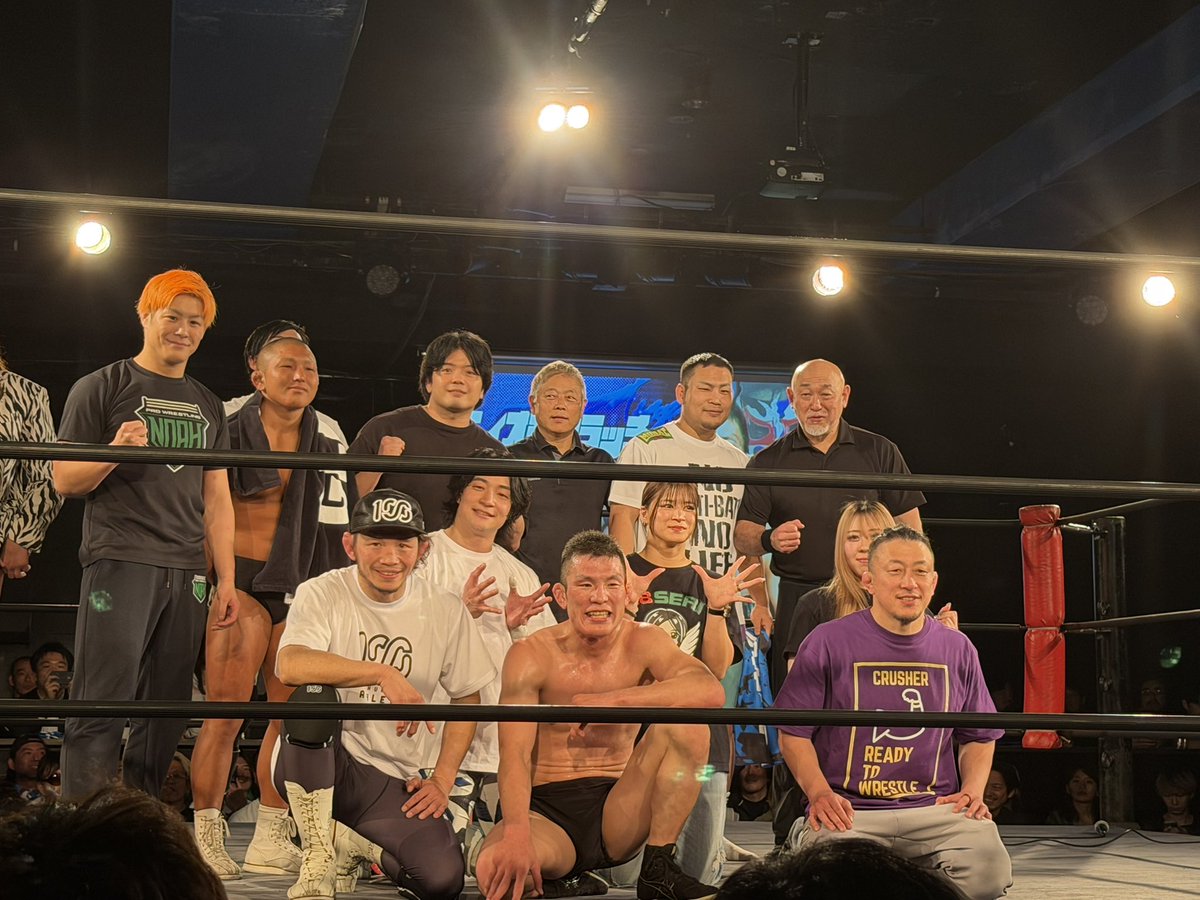 ag6ss's tweet photo. 青木真也初の自主興行ということで観戦！作り手としてのこだわりが随所に感じられる良い興行でした。また明日から頑張ろうと思える良い興行！

デザインや使い勝手が良いグッズが多く、毎回たくさん買ってしまう😂

#エイオキクラッチ https://t.co/p8zMhKxxKu