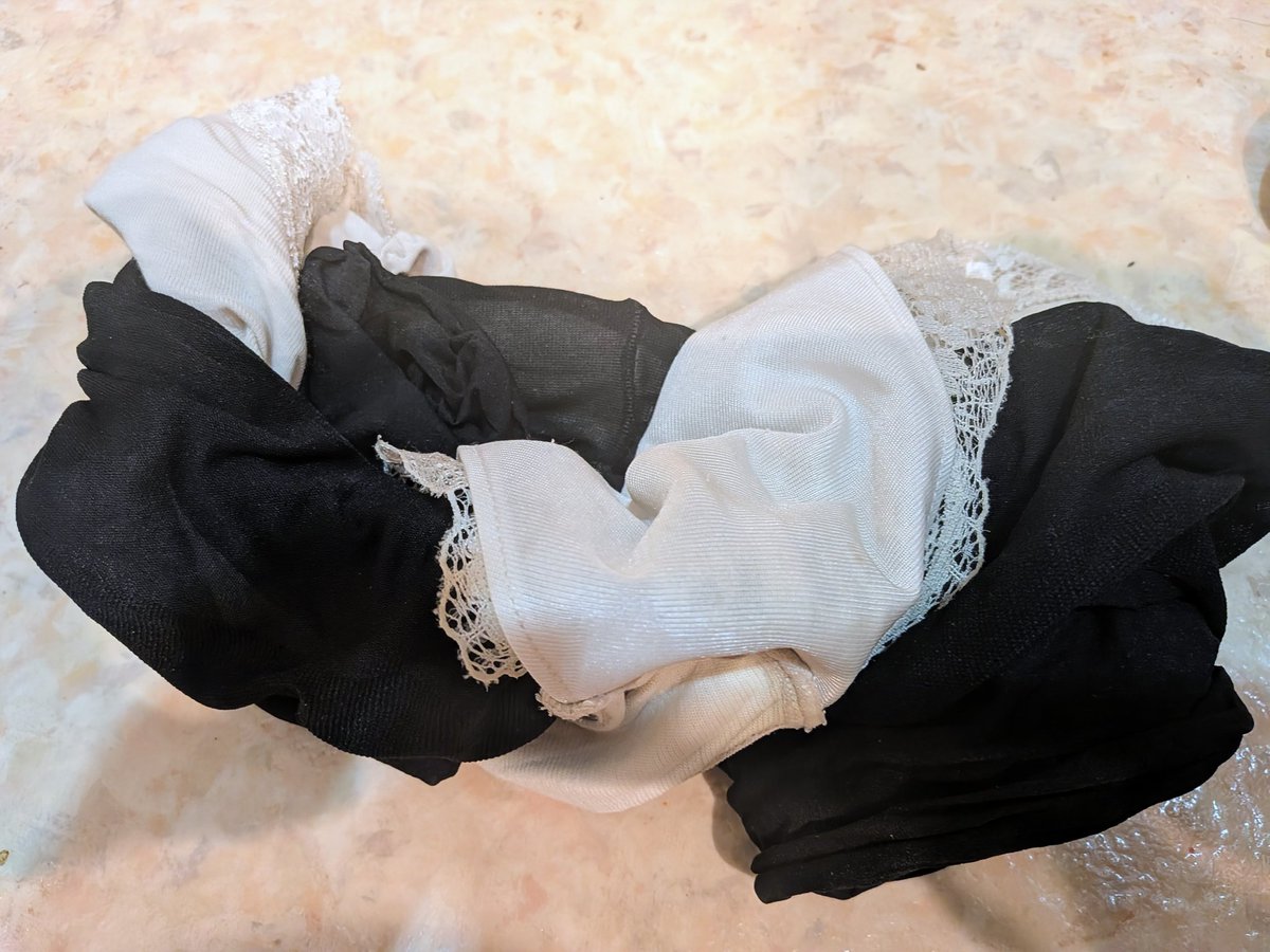 しおりん tweet media