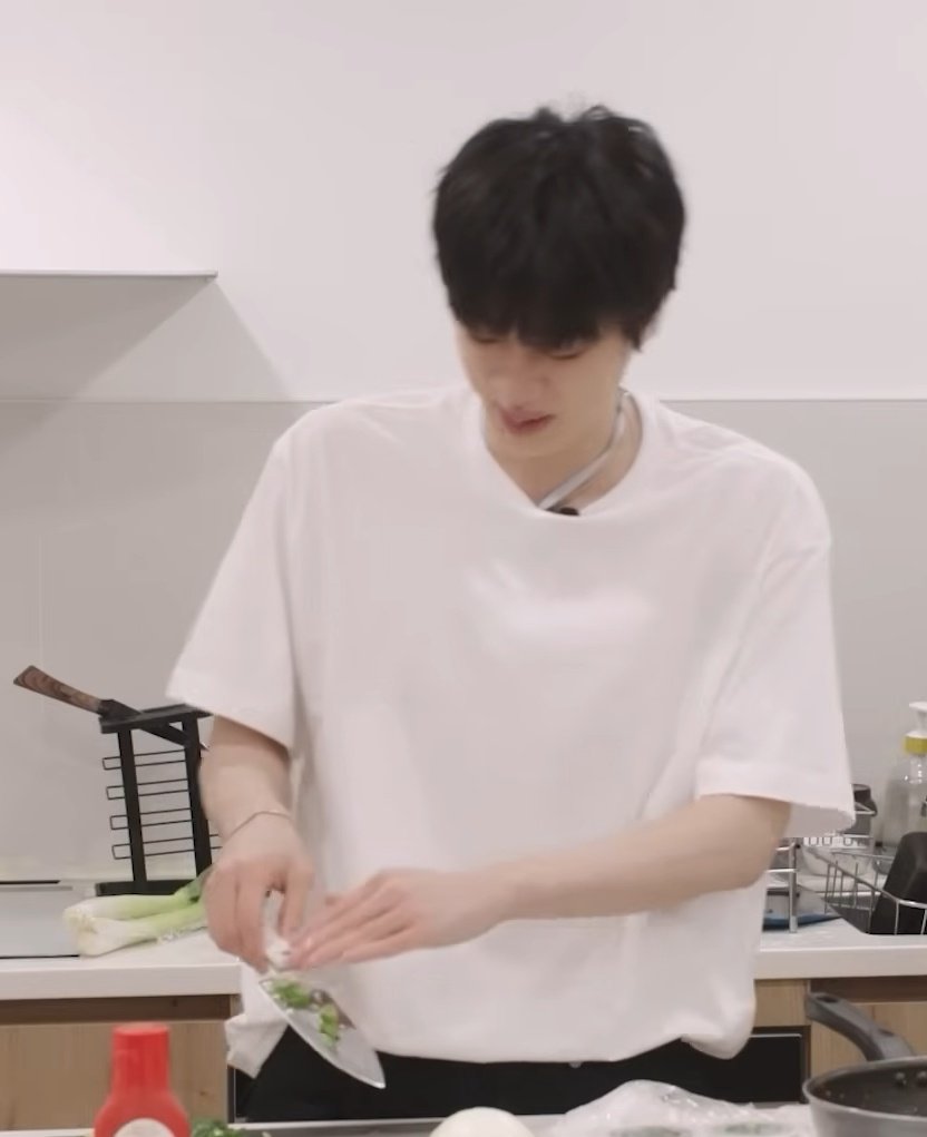 falakierang ★ tweet media