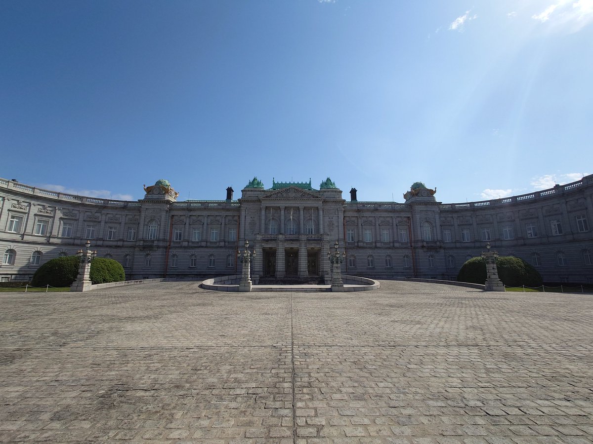 sarony's tweet photo. サウナスの後は迎賓館赤坂離宮(本館&amp;和風別館)、神保町の新しくなった三省堂、映画、有楽町のカヌレ&amp;吉野家あたりを楽しんで名古屋への帰路
東京来ると詰め込みがちですが月曜だからかゆったりと過ごせました https://t.co/Oa5omJK00y