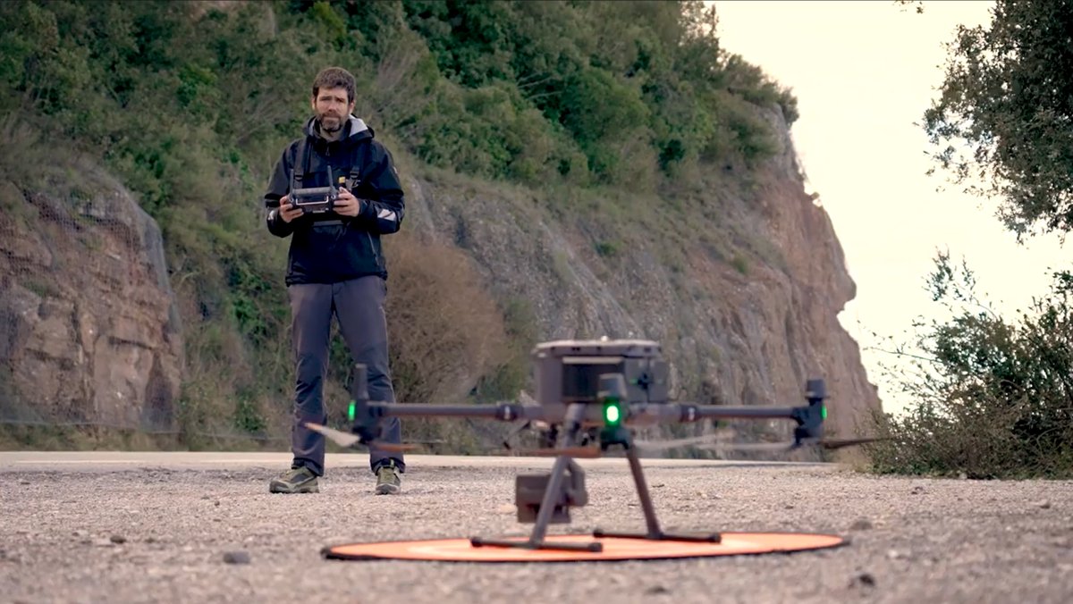 territoricat's tweet photo. ⛰️ L'@ICGCat incorpora un dron amb sensor d'última generació per optimitzar la prevenció de riscos geològics a Catalunya

🧐 Permet obtenir models digitals del terreny d’alta precisió i millorar la vigilància i l’estudi dels riscos geològics

https://t.co/WUvURZH3j6 https://t.co/dgtccdhifw