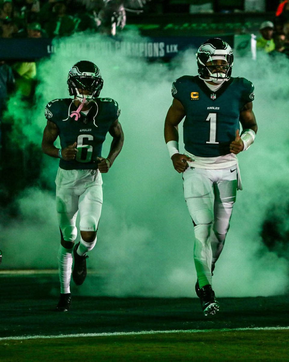 CoolCat_Connor's tweet photo. Jalen FREAKING Hurts &amp; Smitty 

#FlyEaglesFly https://t.co/SHOXKS8aSV