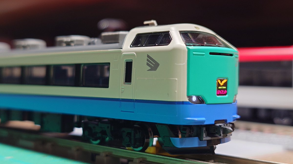 ただの485系とは違うっ？！！

買いそびれていた上沼垂な485系を今更買ってきました！！

そうですよ、今更っすよ。

少し前のロッドで運転台下のTNカプラーはデカイままでです早速いじっていきます！