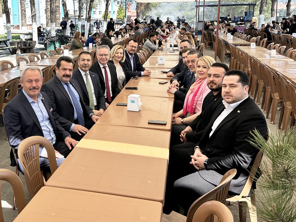 erdogan_ugr's tweet image. #Denizli #Ticaret Odamızdaki (#DTO) üyelerimizden #Küçüker #Tekstil'in sahibi #sanayici #iş insanı Sayın Nejat Küçüker'in #rahmetli anne babası Nezahat ve Besalet Küçüker için verdiği #hayır yemeği davetine icabet ettik. Allah(c.c.), kabul etsin. Cennet, ebedi mekanları olsun.