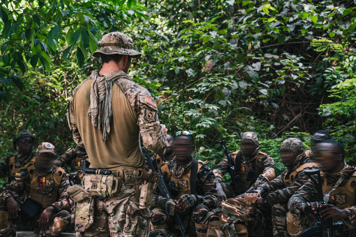3rdSFGroup's tweet image. Lethality, Speed, Precision
 
#Flintlock26 is in full swing, bringing in over 1,500 participants from over 30 countries under shared objectives.
 
3rd Group continues to build partner capacity with #Cameroon, navigating dynamic and complex scenarios required to #WIN
 
@USSOCOM