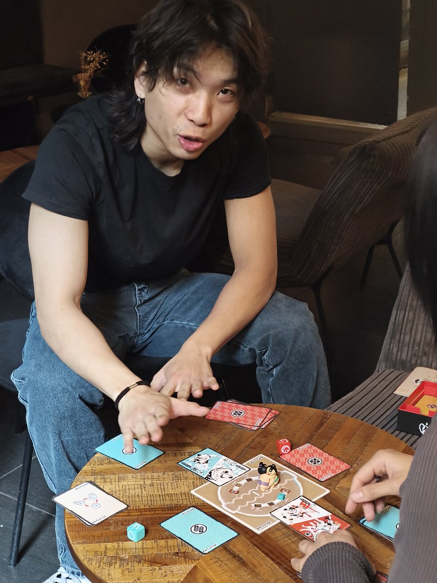 MetamorphG's tweet image. Yesterday's photo-session took a couple hours more as the staff wanted to try the game and ended up making so many games.

Fun was had, pictures were taken, and soon we'll post them ;)

#boardgames #tabletopgames #sumo #cardgame