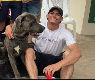 DAULE: Un hecho violento se registró en Daule la noche del domingo 19 de abril de 2026. Según información preliminar, los delincuentes no se conformaron con robarle los objetos personales y la moto, sino que le dispararon por varias ocasiones causándole la muerte en el lugar.