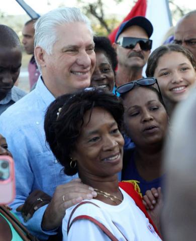 🇨🇺 FELICIDADES!!!
<a href="/DiazCanelB/">Miguel Díaz-Canel Bermúdez</a> 
#YoSigoAMiPresidente
#CubaEstáFirme