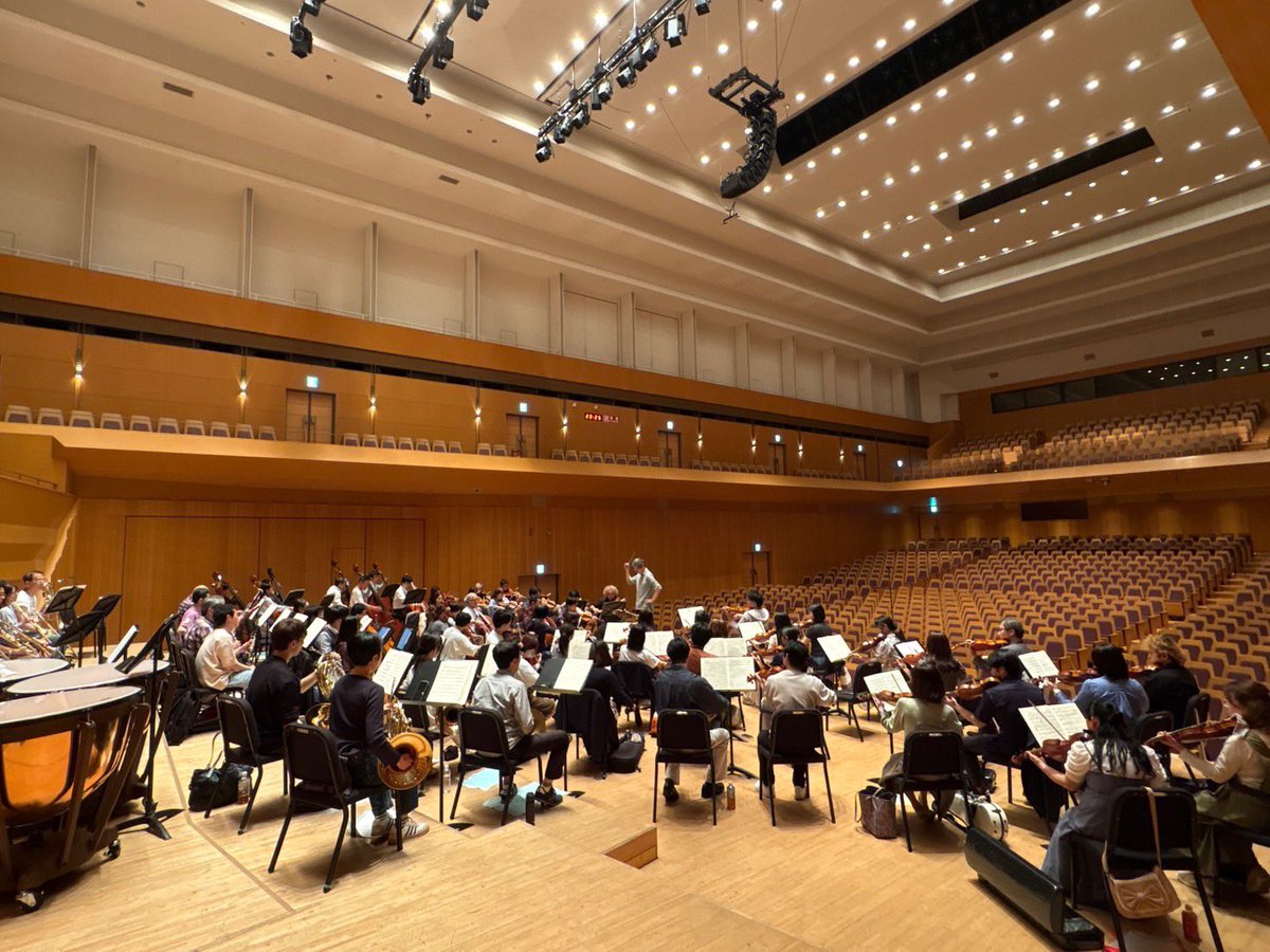 ensemblejupiter's tweet photo. 昨日は本番の会場、杉並公会堂でのリハーサルでした。
団員一同、プーレ氏の素晴らしい音色と音楽に寄り添える幸せを噛み締めております。
4/25のチケットご予約、まだ間に合います…！！
皆様のご来場お待ちしております。

https://t.co/ePQTnmkjif https://t.co/tVFPwEVJYl