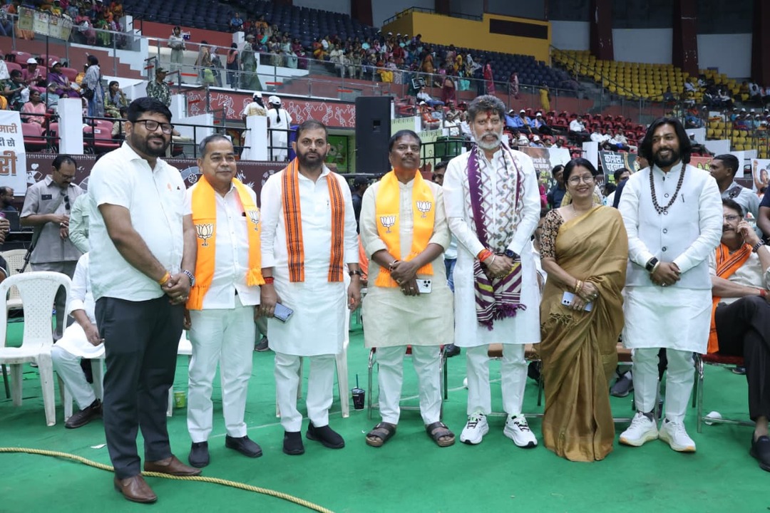 KedarKashyapBJP's tweet photo. राजधानी रायपुर में आयोजित जन आक्रोश महिला पदयात्रा में मुख्यमंत्री श्री विष्णु देव साय जी, प्रदेश अध्यक्ष श्री किरण सिंह देव जी, उप मुख्यमंत्री श्री अरुण साव जी के साथ शामिल होकर प्रदेश के कोने-कोने से पहुंचे मातृशक्तियों के समर्थन में अपनी आवाज बुलंद की। https://t.co/DGLF2ibde5
