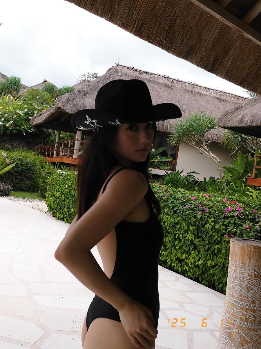 刘, 𝖩. 𝒩𝖨𝖢𝖮𝖫𝖤𝖳𝖳𝖤. tweet media