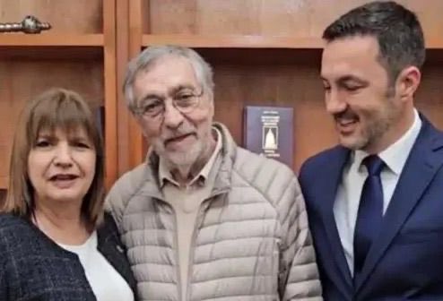 Profunda tristeza por la partida del grandísimo Luis Brandoni, una personalidad intachable de nuestro país. 

Ademas de ser un artista fuera de serie, fue un hombre íntegro que toda su vida defendió la democracia y sus valores con convicción y corazón.

Su talento, trayectoria, y