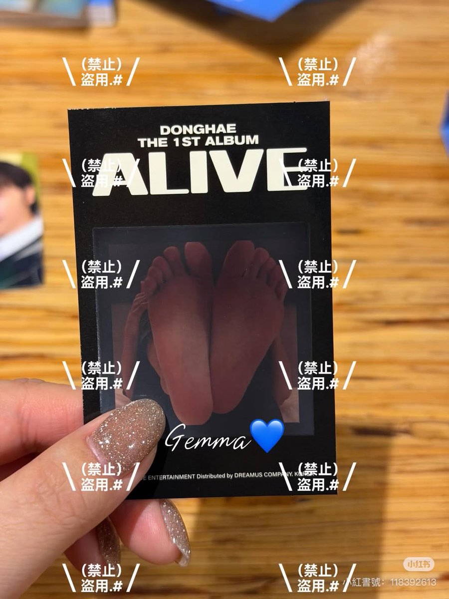 yehyukjy's tweet image. is the photocard. just his feet.